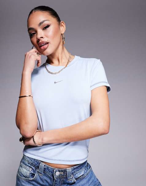 Nike Chill - Gym Life - Cropped T-shirt met swoosh-logo in lichtblauw - view 1