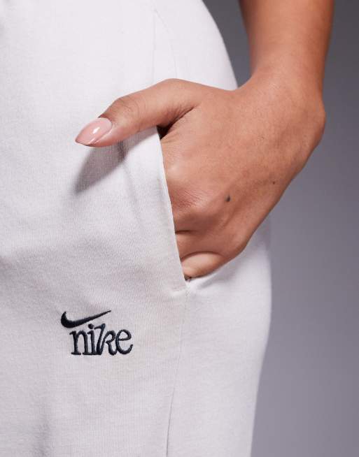 Nike Chill lightweight sweatpants in beige, 5 of 5