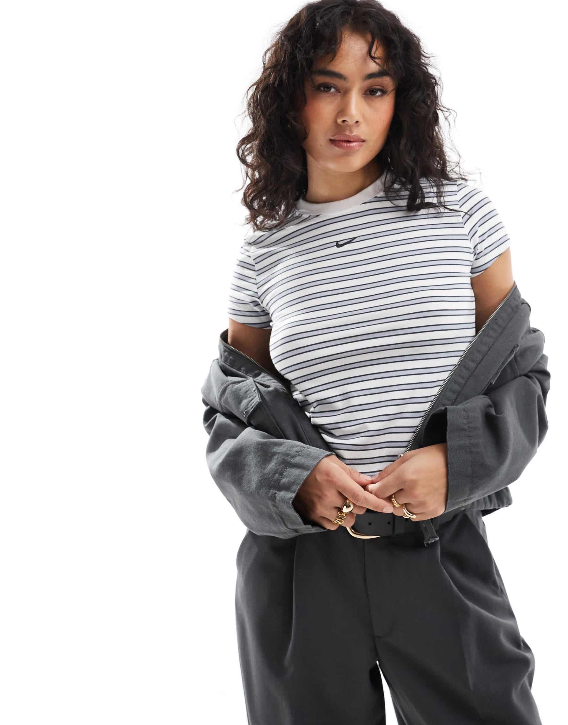 nike chill striped t-shirt in white and gray