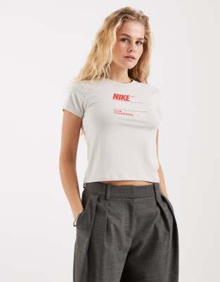 Chill - T-shirt crop top à imprimé graphique - Beige-Blanc XS