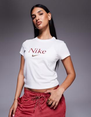 Nike - Chill - T-Shirt in Weiß mit Logo-Grafikprint