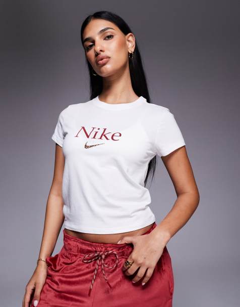 Nike Chill t-shirt with logo graphic in white