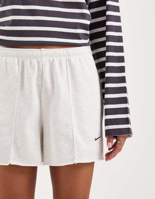 Nike Chill terry shorts in gray , 3 of 5
