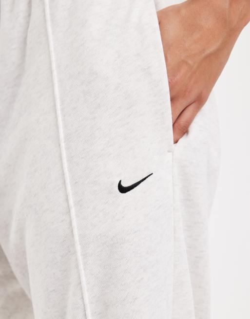 Nike Chill terry sweatpants in gray , 3 of 5