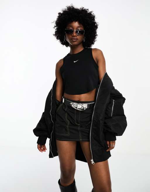 Nike Chill Top senza maniche taglio corto nero a coste in maglia con fondo arrotondato