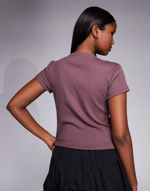 Nike – Ciemnofioletowy prążkowany top z krótkimi rękawami, 4 z 4