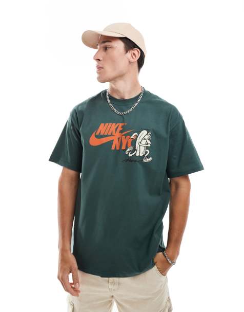 Nike – Ciemnozielony T-shirt z grafiką NY - view 1