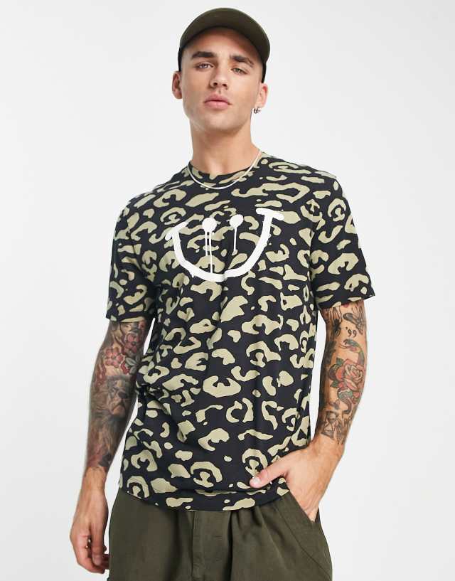 Nike Circa printed t-shirt in black and green