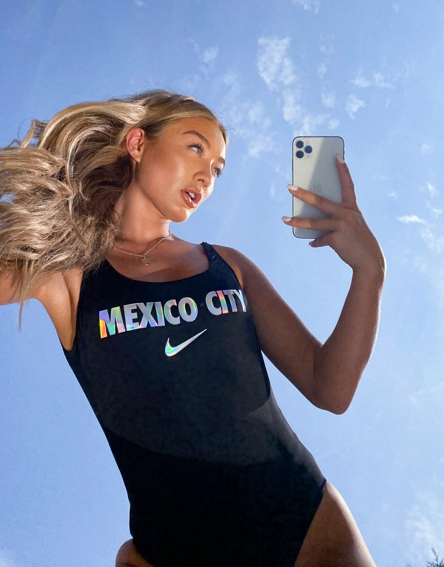 Nike - City series - Eendelig badpak met U-rug en Mexico City-print in zwart