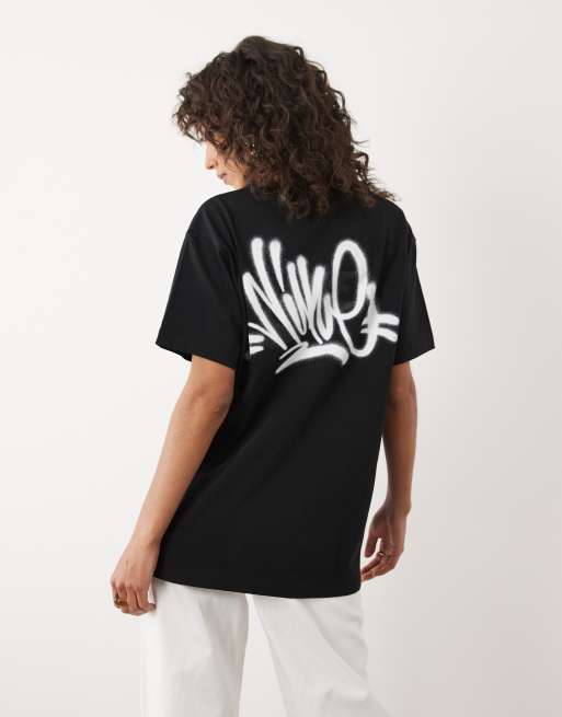 Nike Classic boyfriend fit t-shirt with graphic back print in black, 2 of 4