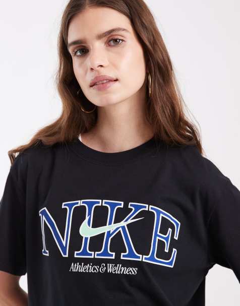Nike classic boyfriend t-shirt in black