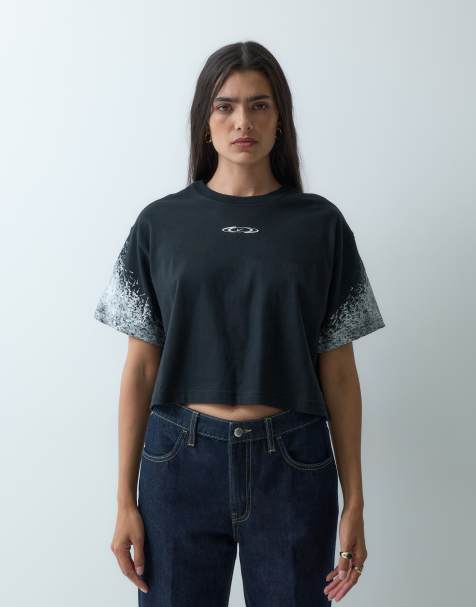 Nike Classic Crop Short Sleeved T-Shirt in black
