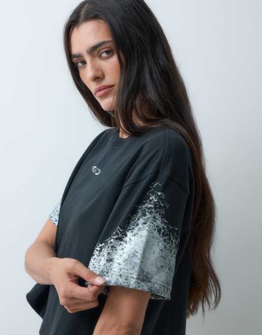 Nike Classic Crop Short Sleeved T-Shirt in black, 3 of 4