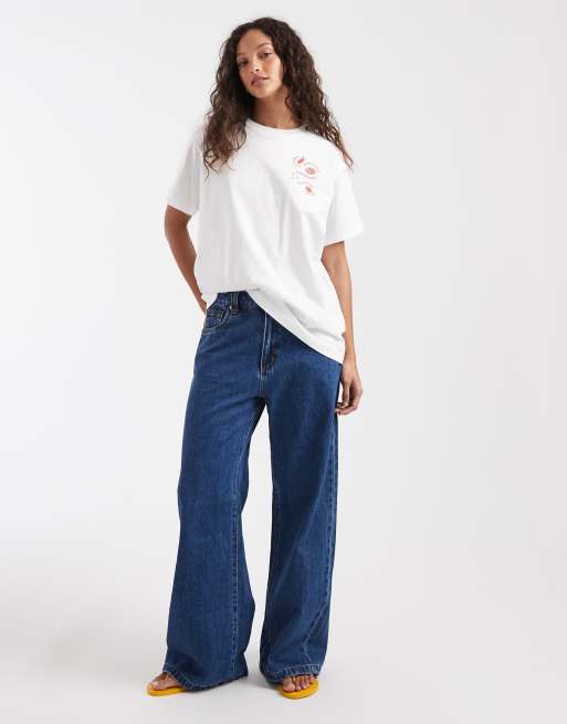 Nike Classic oversized graphic pomodoro t-shirt in white , 2 of 4