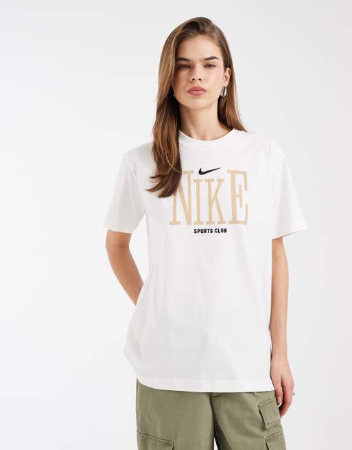 Nike Classic oversized graphic t-shirt in white , 3 of 4