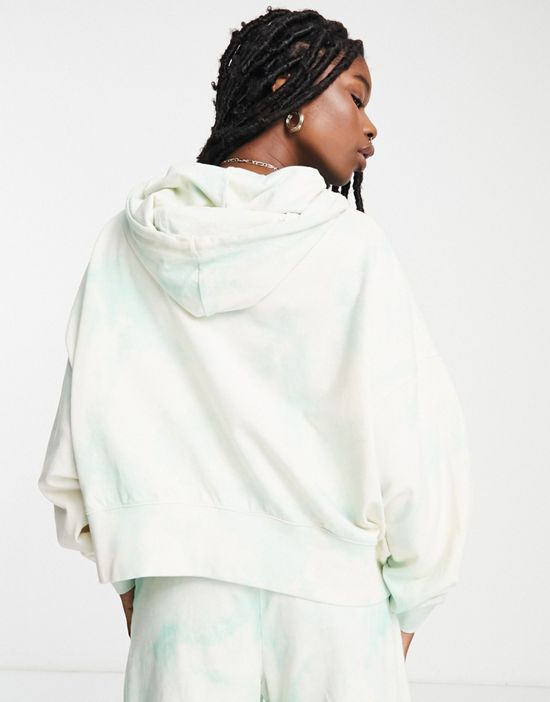 https://images.asos-media.com/products/nike-cloud-dye-jersey-extreme-oversized-washed-hoodie-in-green/202367634-2?$n_550w$&wid=550&fit=constrain