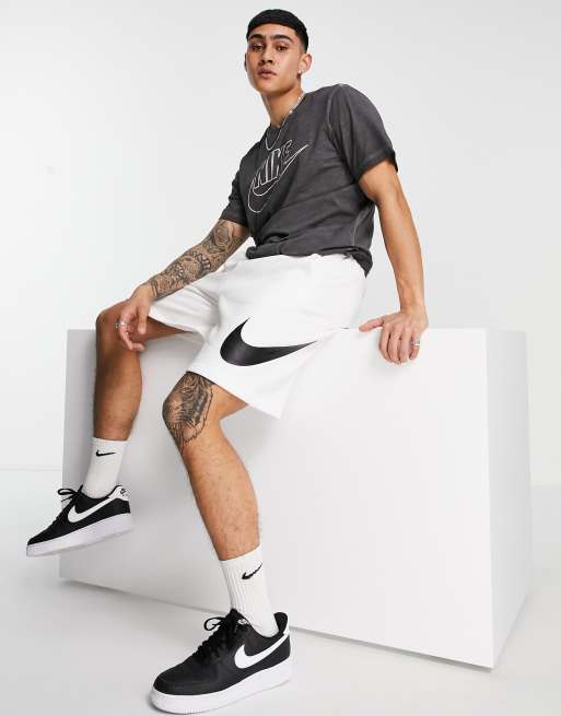 Nike Club – Białe szorty z logo Swoosh