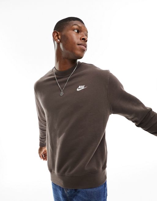 Nike Club – Brązowa bluza unisex z okrągłym dekoltem