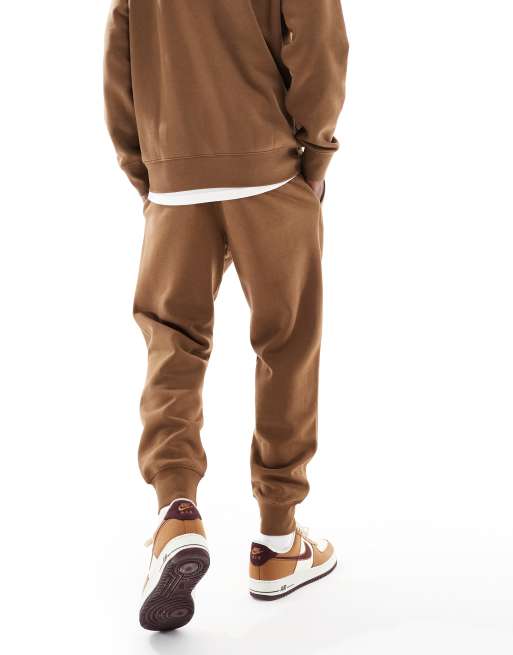 Nike - Club - Brune joggingbukser med tætsiddende buksekanter i fleece, 3 af 5