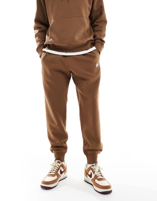 Nike - Club - Brune joggingbukser med tætsiddende buksekanter i fleece, 4 af 5