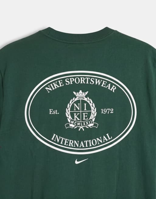 Nike Club camiseta con logo estampado en la espalda en verde, 8 de 9