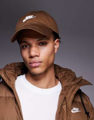 Nike Club Cap In Brown