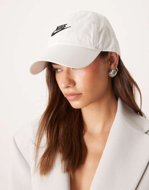 Nike Club cap in white
