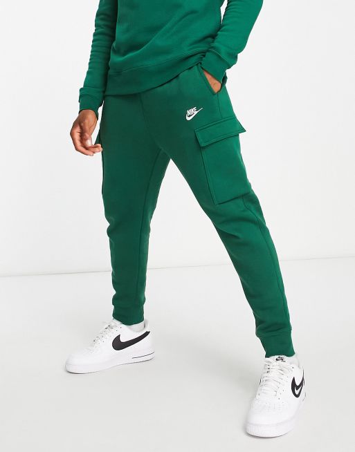 Nike Club cargo jogger in gorge green