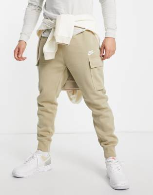 Nike – Club – Cargo-Jogginghose aus Fleece in Sandstein