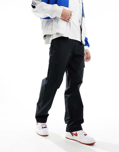 Nike Club cargo pants in black - view 1