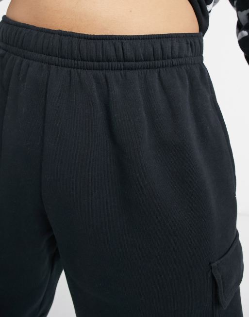 Nike Club cargo shorts in black, 3 of 4