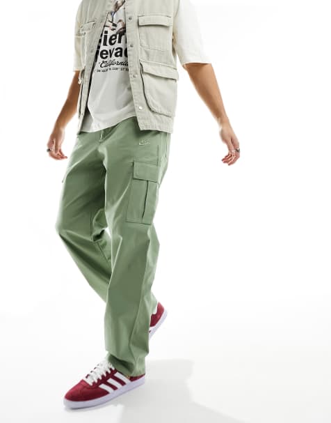 Nike Club cargo trousers in green - view 1