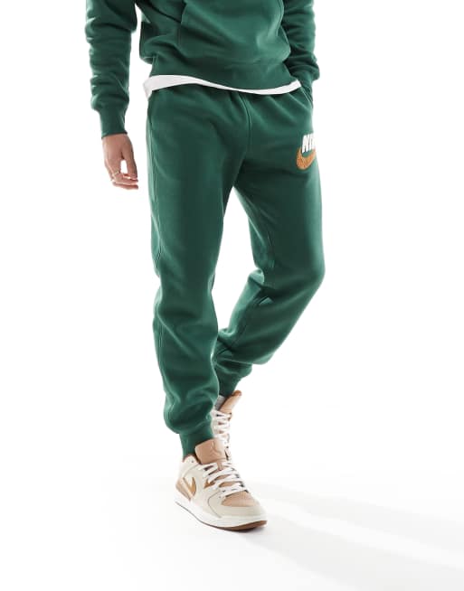 Nike Club chenille logo sweatpants in green
