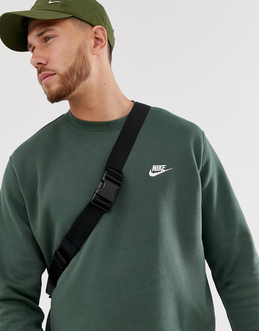 Nike Club crew neck sweat in khaki-Green