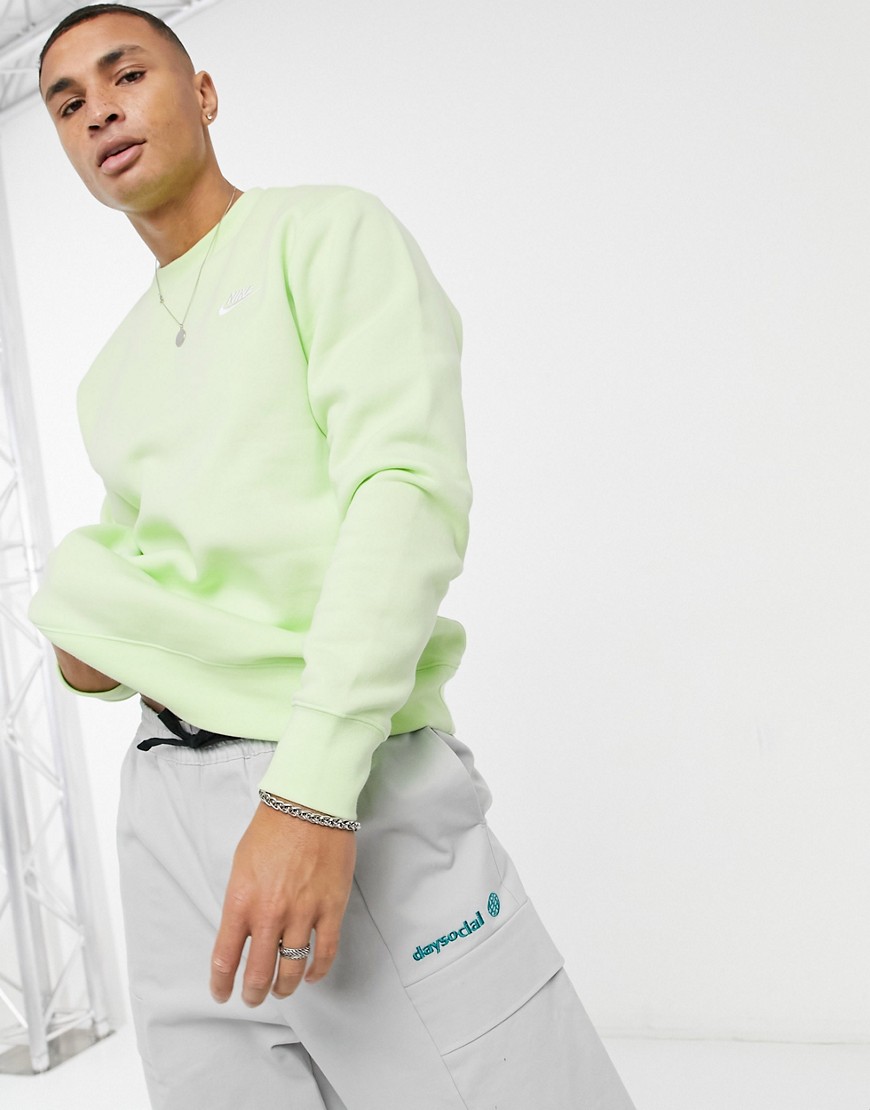 Nike Club crew neck sweatshirt in lime-Green