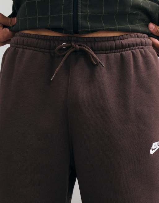 Nike Club cuffed jogger in brown, 4 of 5