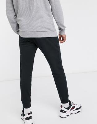 nike club french terry cuffed joggers in black