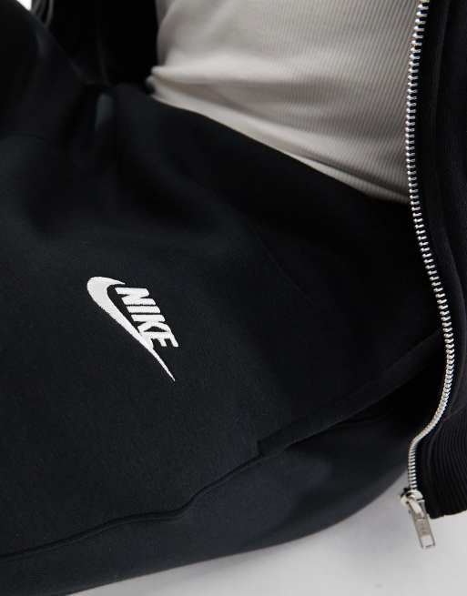 Nike club casual fit online cuffed joggers in black