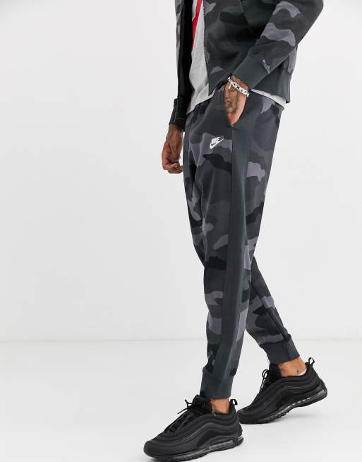 Nike club best sale camo joggers