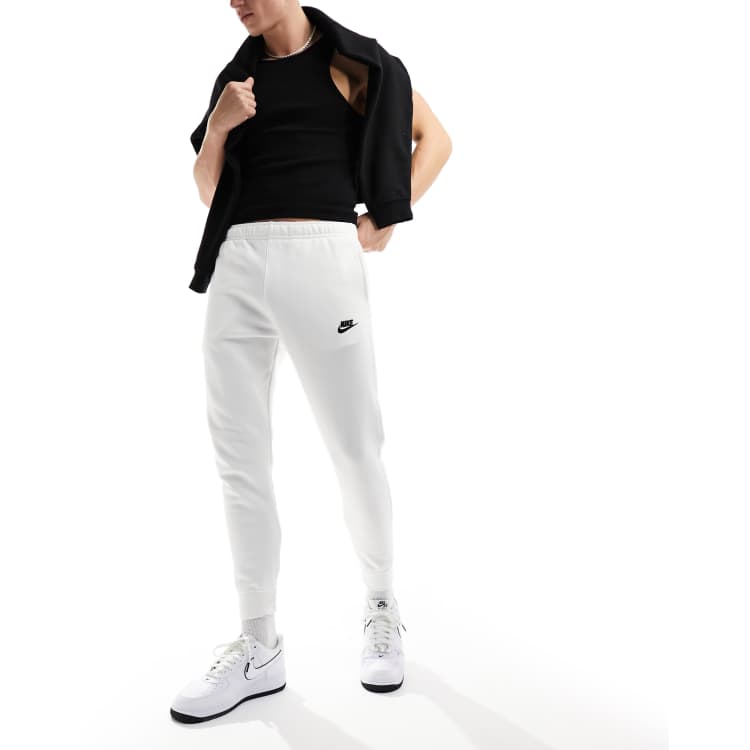 Men's nike sportswear heritage club cuffed jogger pants hotsell