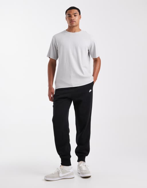 Nike Club cuffed sweatpants in black, 2 of 5
