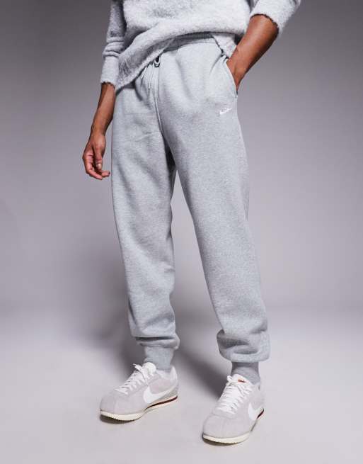 Nike Club cuffed sweatpants in dark gray, 2 of 5