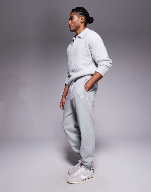 Nike Club cuffed sweatpants in dark gray, 3 of 5