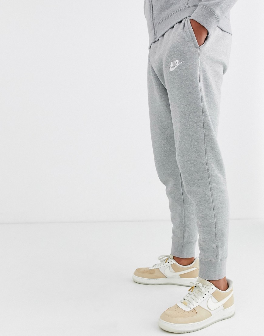 Nike Club cuffed sweatpants in gray-Grey