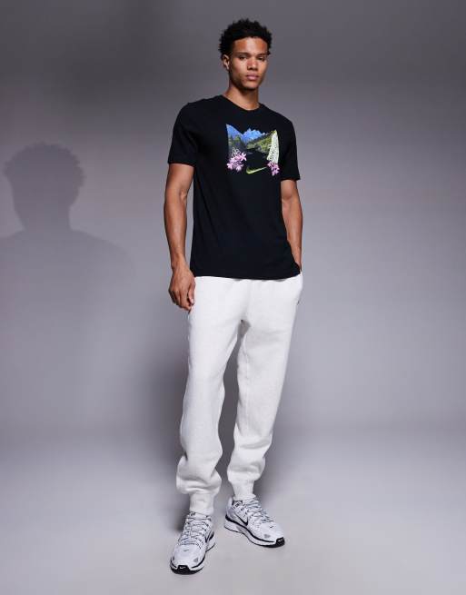 Nike Club cuffed sweatpants in gray, 2 of 5