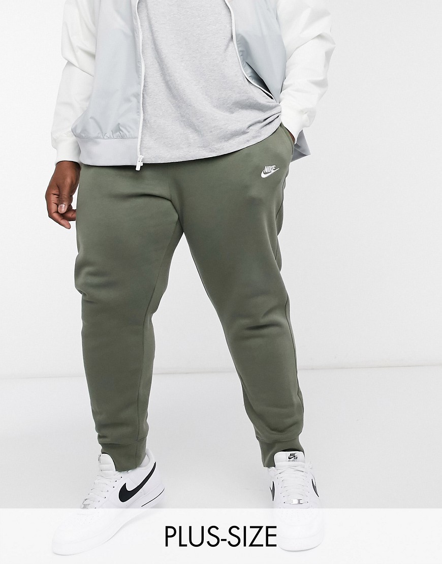 Nike Club cuffed sweatpants in khaki-Green