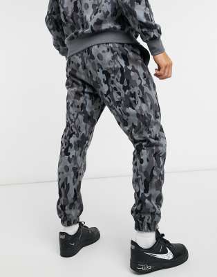 nike club cuffed joggers in camo print