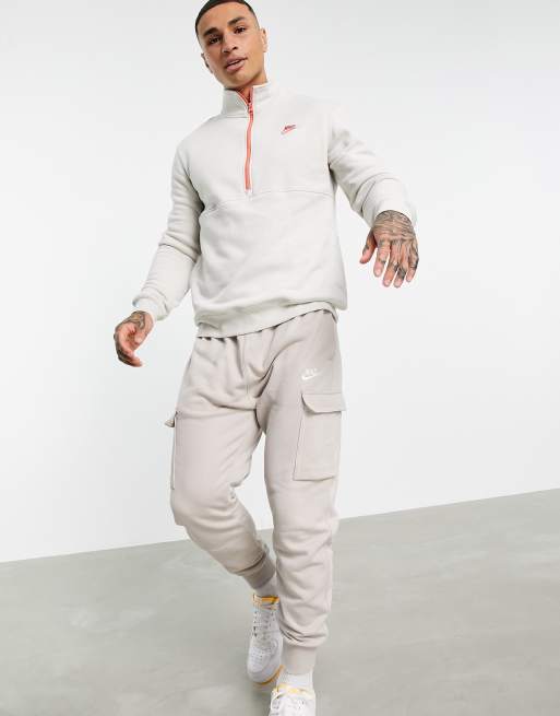 Nike Club - Felpa in pile color pietra con zip corta, 4 di 4