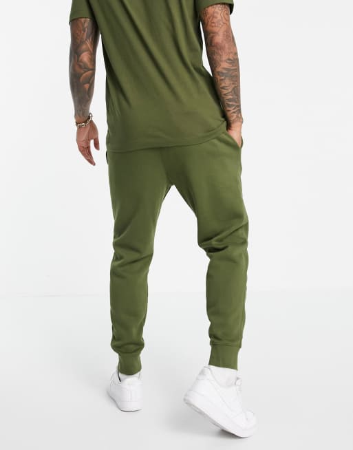 Nike club cuffed joggers best sale in khaki