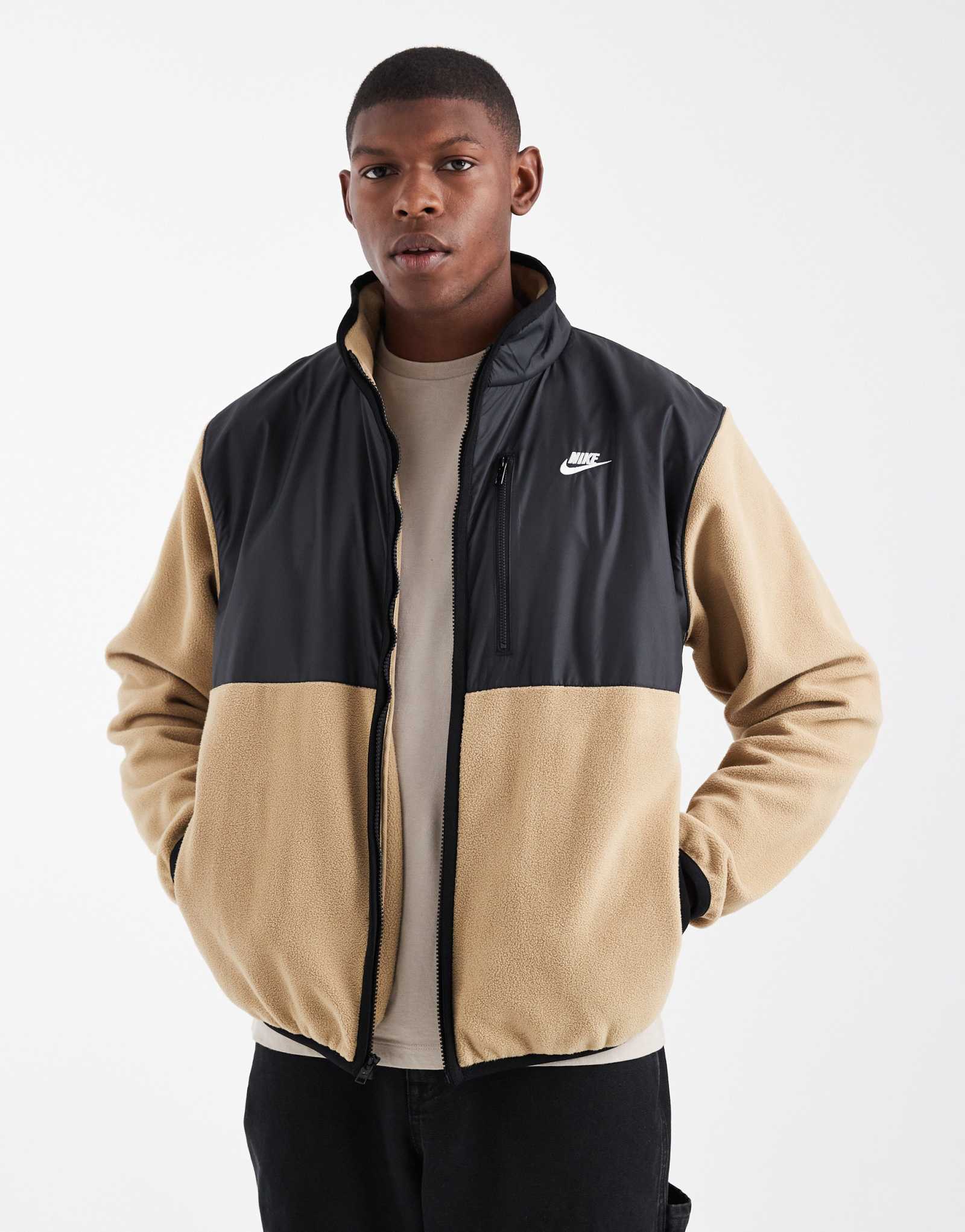 Флисовая куртка Nike Club черного и бежевого цветов